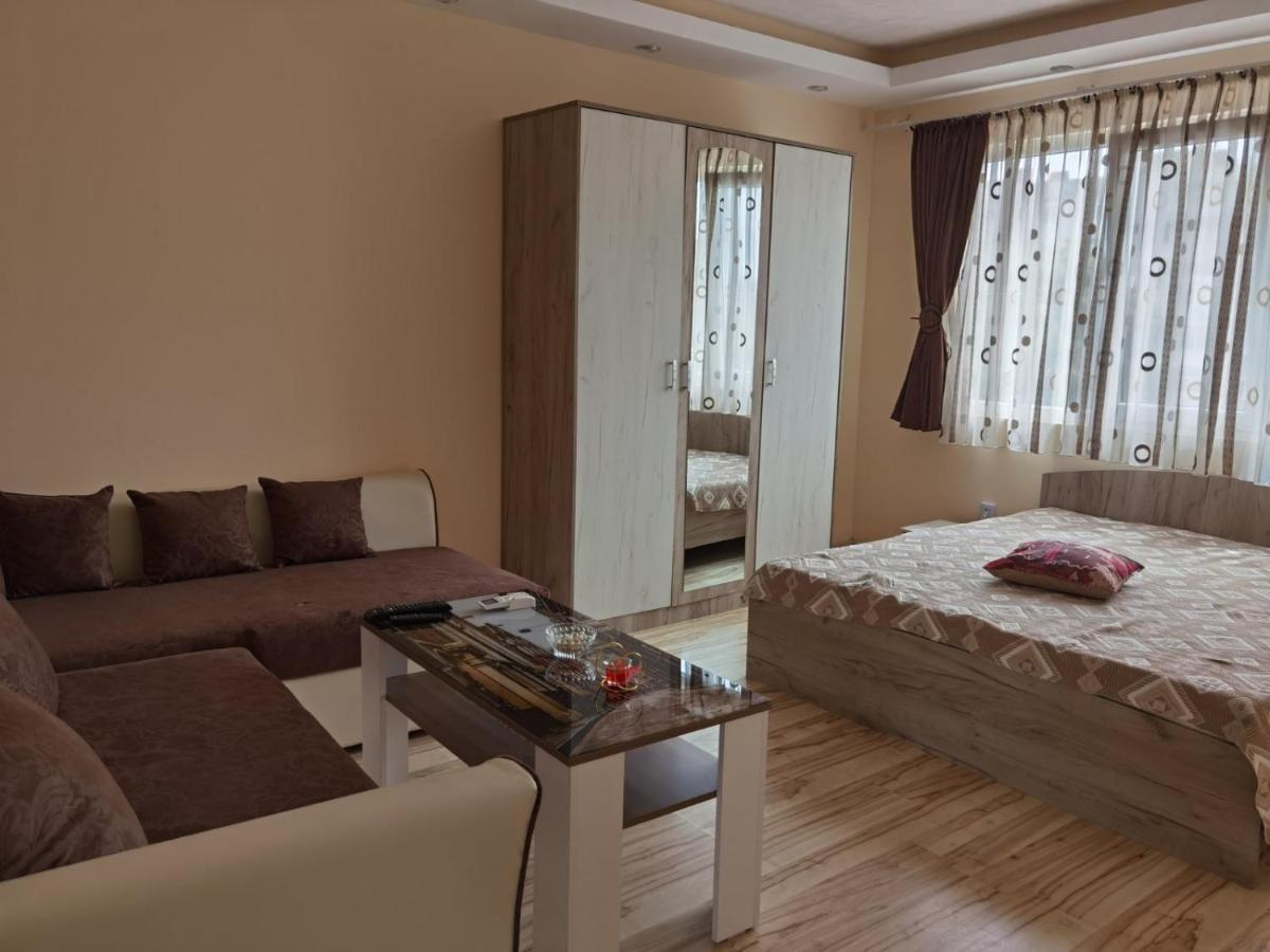 Апартамент Дани Apartament Dani Kazanlak Luaran gambar